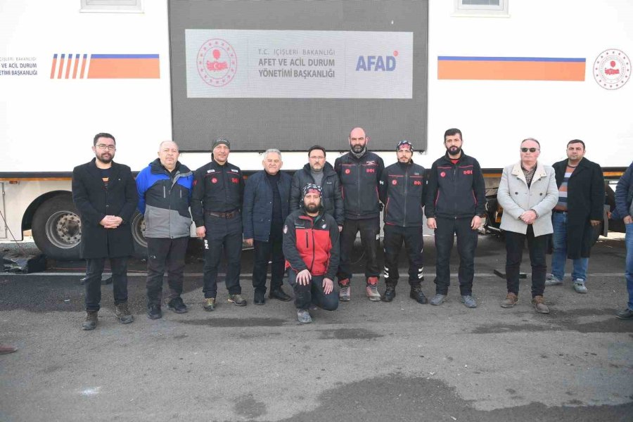 Büyükkılıç, Kahramanmaraş’ta Vali Çiçek Ve İtfaiye Ekipleriyle Bir Araya Geldi