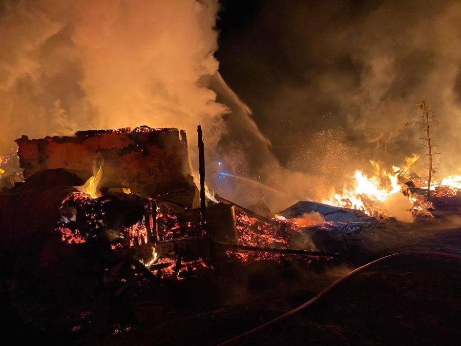 Kızılcahamam’da Yangın Paniği: Ahşap Evler Küle Döndü
