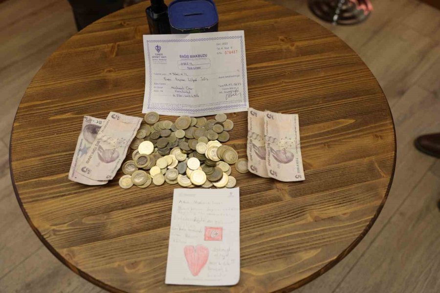 Bilgisayar Almak İçin Biriktirdiği Parasını Depremzedelere Gönderdi