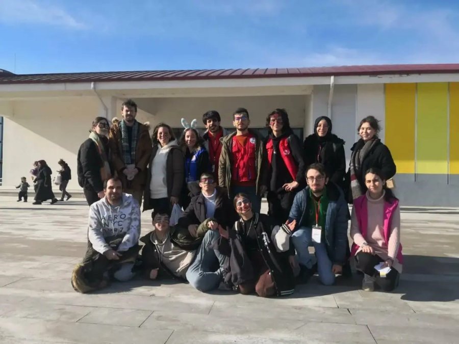 Gençlik Merkezi Gönüllüleri Afetzede Miniklerle Eğlenceli Vakit Geçirdi