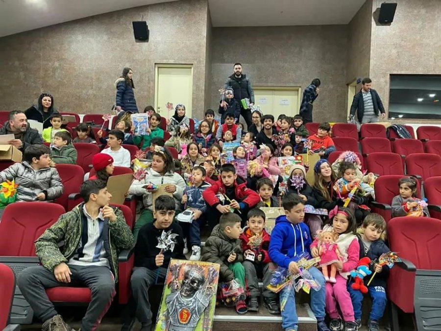 Gençlik Merkezi Gönüllüleri Afetzede Miniklerle Eğlenceli Vakit Geçirdi