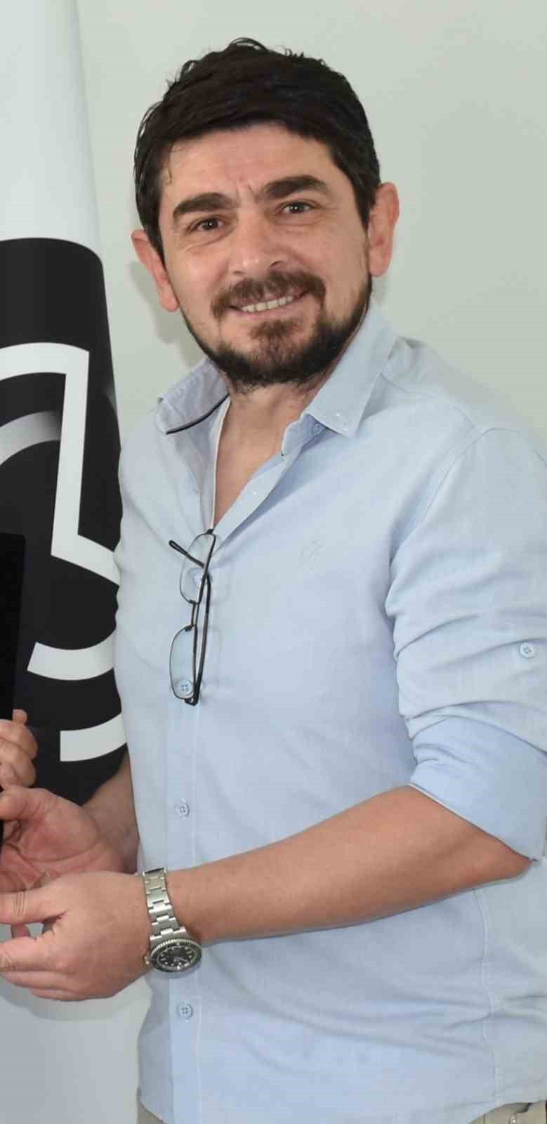 Eski Takım Arkadaşı, Taner Savut’tan Olumlu Haber Bekliyor