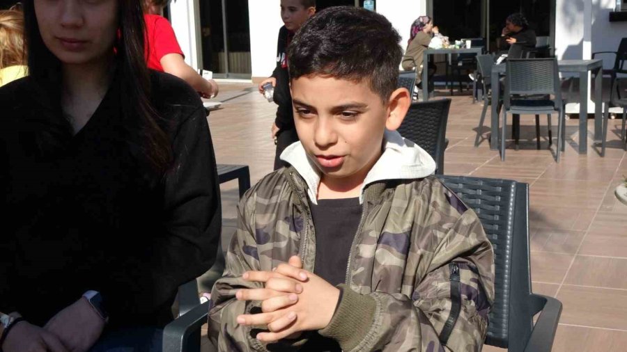 Depremzede Fatih’ten Enkaz Altında Hayat Kurtaracak Bileklik Tasarımı