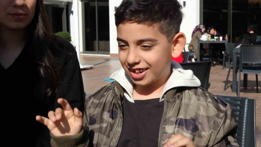 Depremzede Fatih’ten Enkaz Altında Hayat Kurtaracak Bileklik Tasarımı