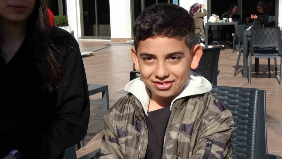 Depremzede Fatih’ten Enkaz Altında Hayat Kurtaracak Bileklik Tasarımı