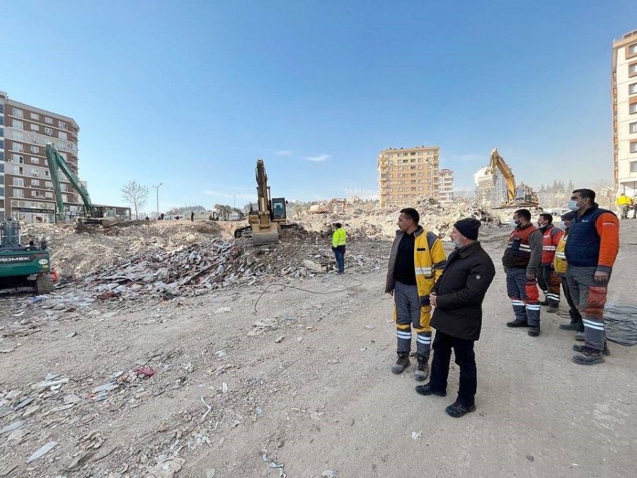 Başkan Çolakbayrakdar, Deprem Bölgesindeki Çalışmaları Kontrol Etti