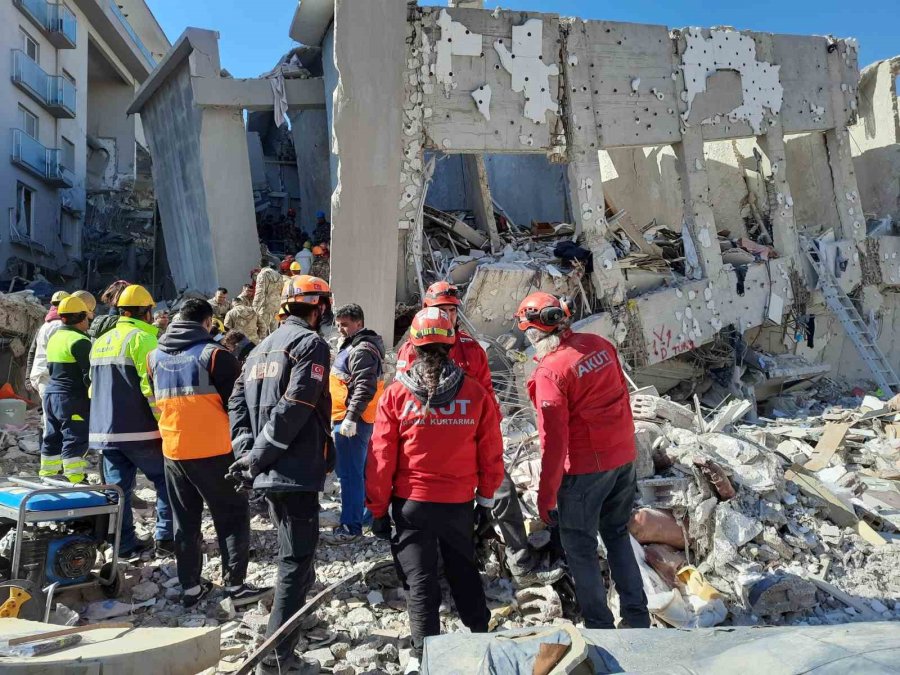 Eski Takım Arkadaşı, Taner Savut’tan Olumlu Haber Bekliyor