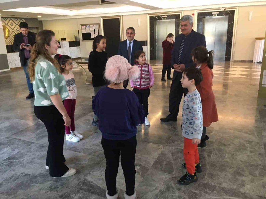 Aksu’da 289 Depremzede Öğrenci Okula Başladı