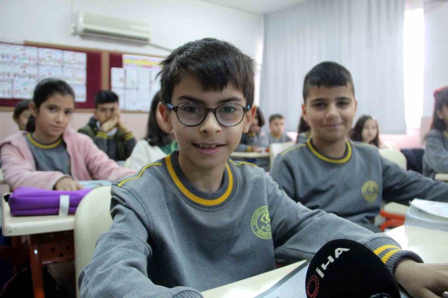 Antalya’da 5 Bin 400 Depremzede Çocuk Okula Başladı