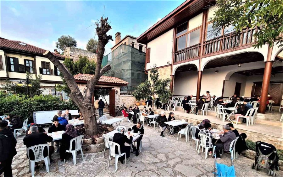 Depremzededen Tüyler Ürperten Sözler: “daha Önce De Deprem Yaşadım, Bunda Ayakkabımı Bile Alamadım”