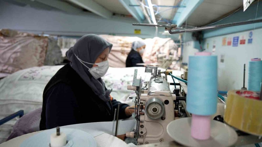 Uşaklı Sanayicilerden Afet Bölgesine Bir Buçuk Milyon Battaniye