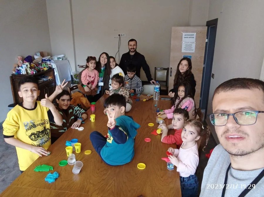 Gazipaşa’da Depremzede Çocuklara Psikolojik İlk Yardım Veriliyor