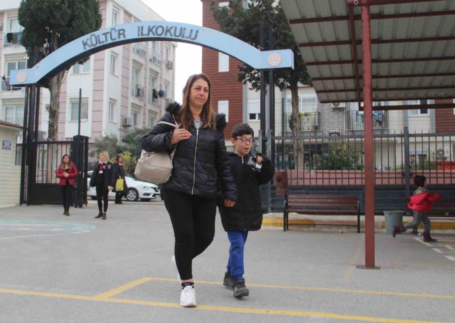 Antalya’da 5 Bin 400 Depremzede Çocuk Okula Başladı