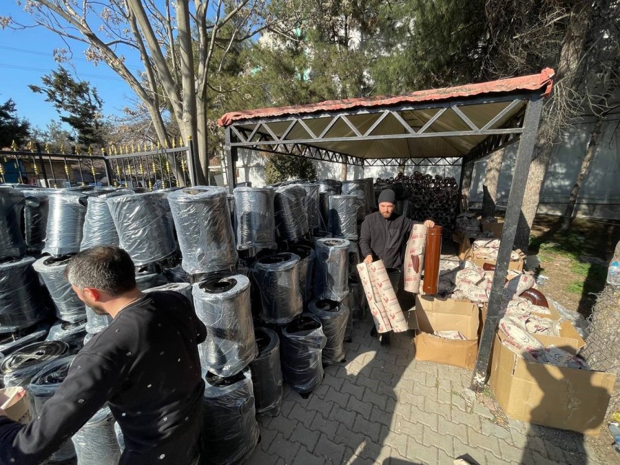 Beyoğlu Belediyesi Depremzedelere Bin Soba Ve İki Tır Yakacak Odun Dağıttı