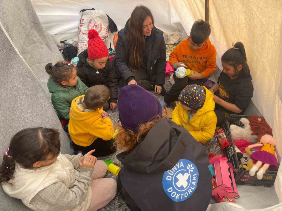 Dünya Doktorlarından Deprem Bölgesine İlk Yardım Desteği