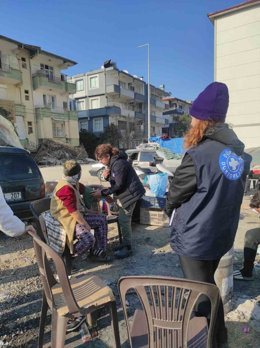Dünya Doktorlarından Deprem Bölgesine İlk Yardım Desteği