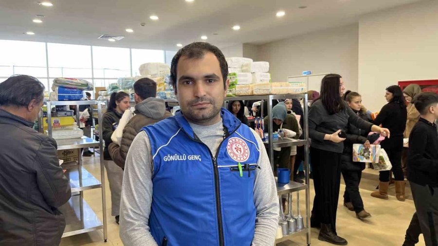 Açılan Sosyal Markette Depremzedelere Her Şey Ücretsiz Dağıtılıyor