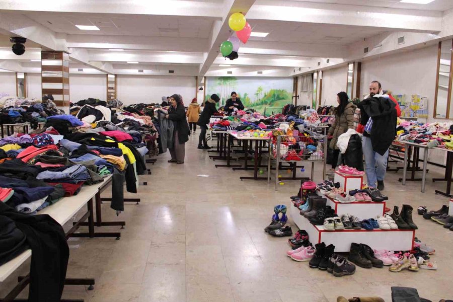 Eskişehirli Hayırseverlerin Yardım Kampanyası İhtiyaç Sahiplerine Derman Oluyor