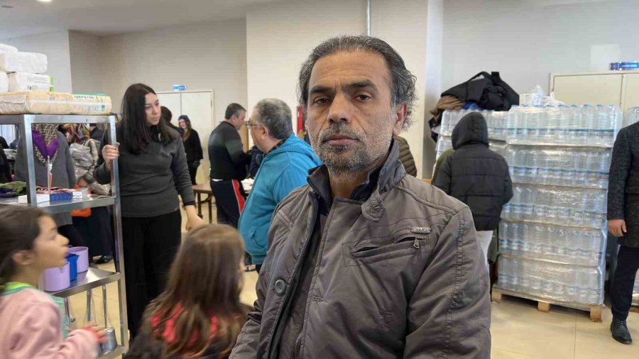 Açılan Sosyal Markette Depremzedelere Her Şey Ücretsiz Dağıtılıyor