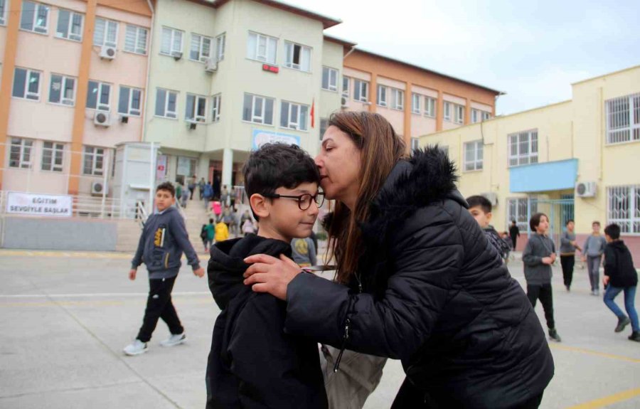 Antalya’da 5 Bin 400 Depremzede Çocuk Okula Başladı