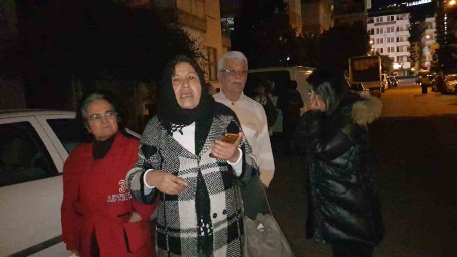 Hatay Merkezli İki Deprem Alanya’yı Da Sokağa Döktü