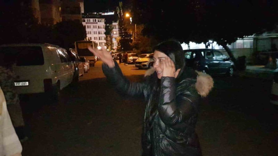 Hatay Merkezli İki Deprem Alanya’yı Da Sokağa Döktü