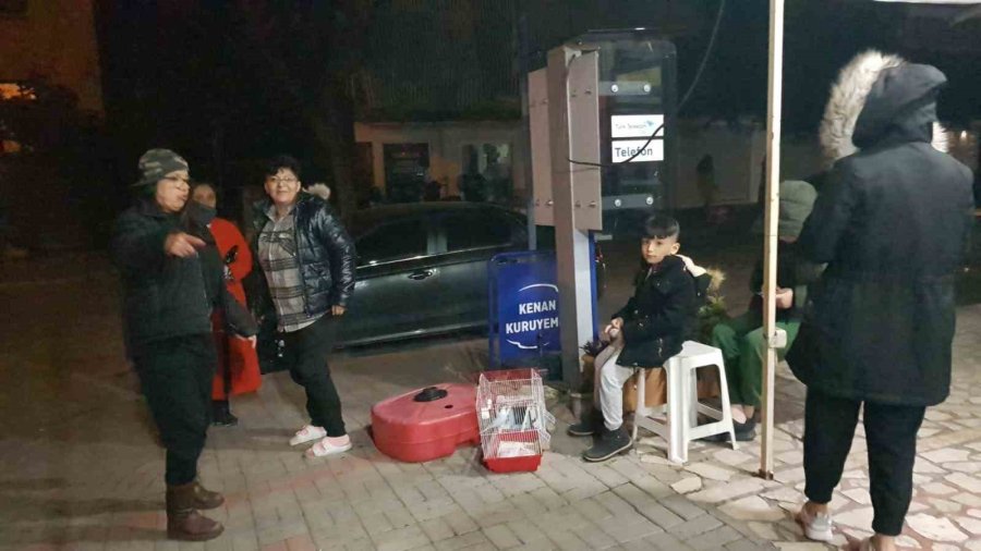 Hatay Merkezli İki Deprem Alanya’yı Da Sokağa Döktü