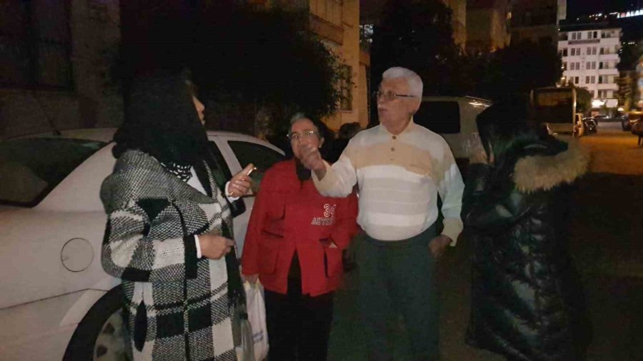 Hatay Merkezli İki Deprem Alanya’yı Da Sokağa Döktü