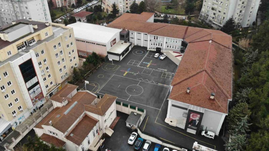 Beylikdüzü’nde Tahliye Edilen Okul Havadan Görüntülendi
