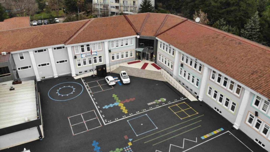 Beylikdüzü’nde Tahliye Edilen Okul Havadan Görüntülendi