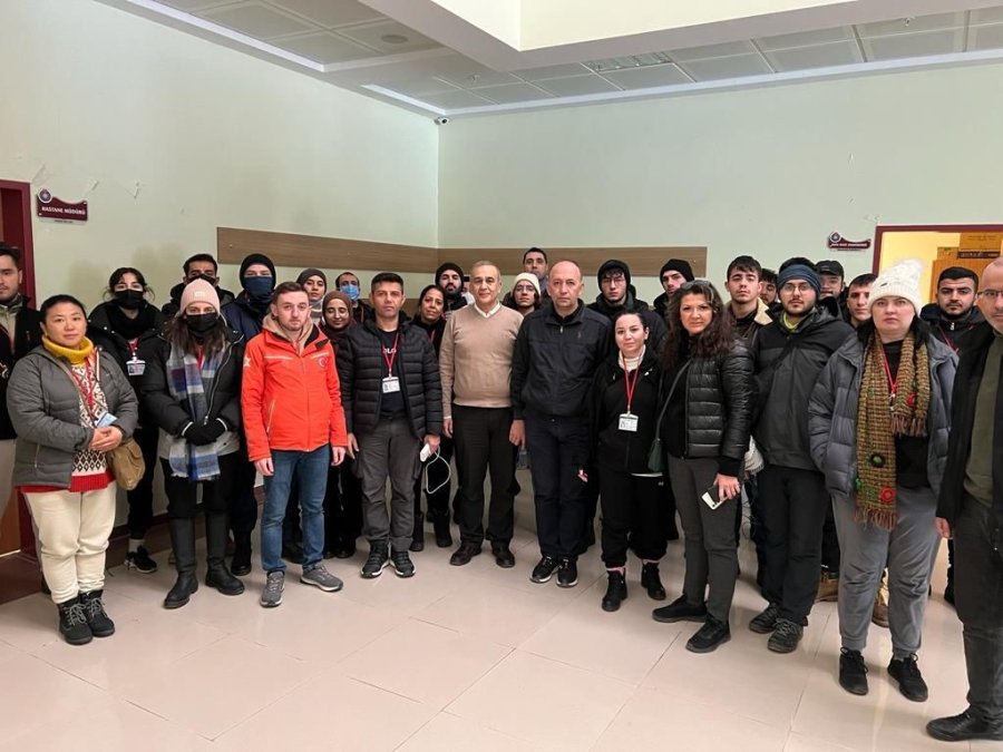 Antalyalı Gönüllüler Depremzede Çocukların Yüzünü Güldürdü