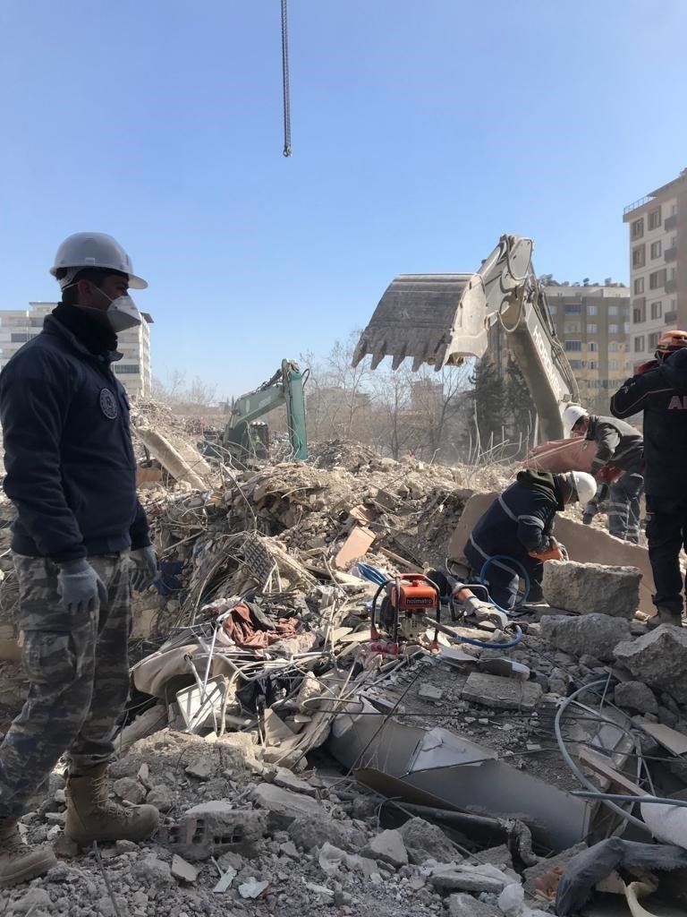 258’inci Saatte Neslihan Kılıç’ı Sağ Kurtaran Hava İkmal Personeli, Çalışmalara Devam Ediyor