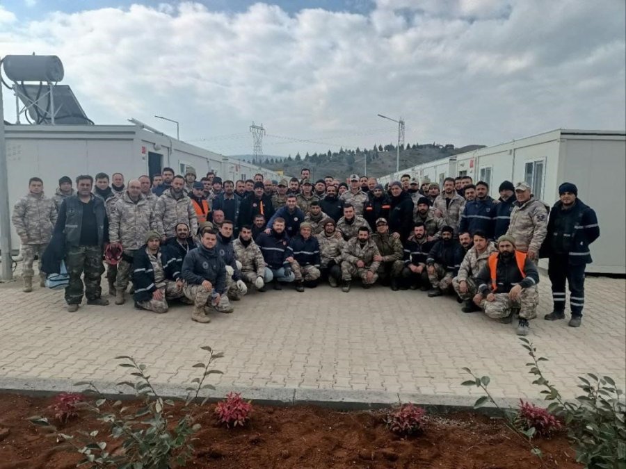 258’inci Saatte Neslihan Kılıç’ı Sağ Kurtaran Hava İkmal Personeli, Çalışmalara Devam Ediyor