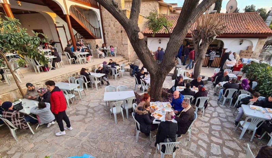 Depremzededen Tüyler Ürperten Sözler: “daha Önce De Deprem Yaşadım, Bunda Ayakkabımı Bile Alamadım”