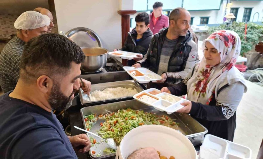 Depremzededen Tüyler Ürperten Sözler: “daha Önce De Deprem Yaşadım, Bunda Ayakkabımı Bile Alamadım”