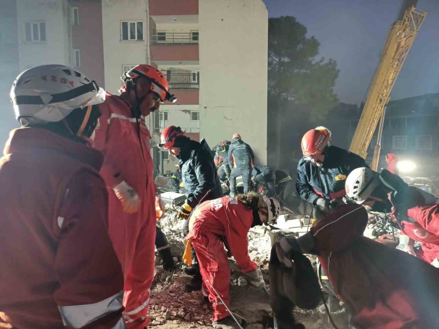 Enkazın ‘kurtarıcı Kadınları’