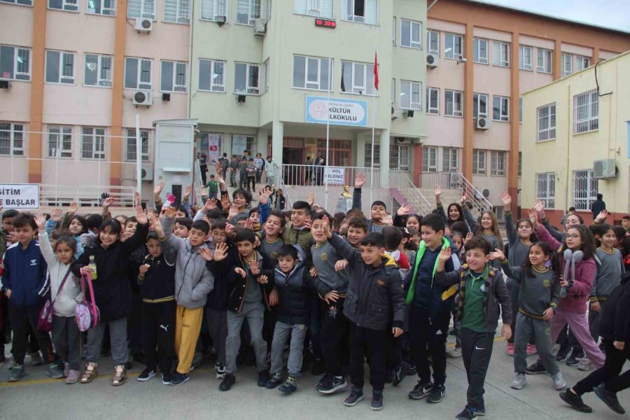 Antalya’da 5 Bin 400 Depremzede Çocuk Okula Başladı