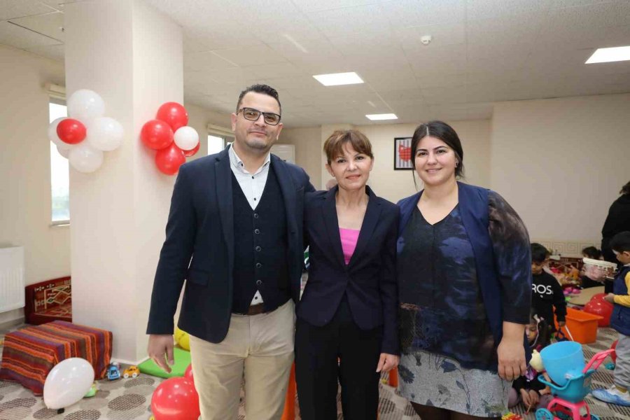 Akdeniz Üniversitesi Depremzede Çocuklar İçin 10 Oyun Odası Kurdu