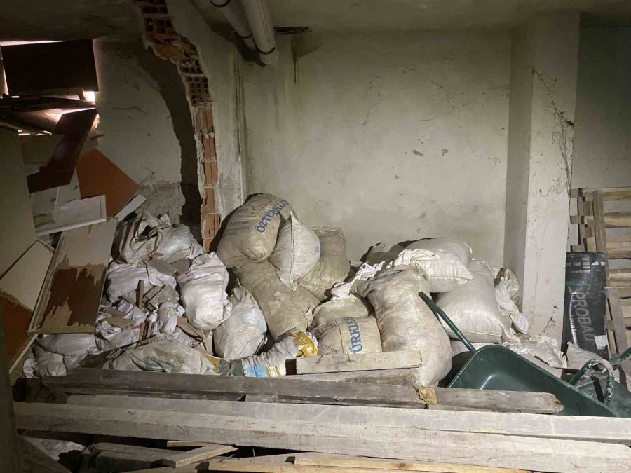 İstanbul’da Akılalmaz Olay: Zemine 1.5 Metrelik Kaçak Kat İndi