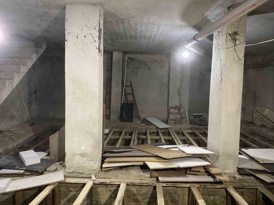 İstanbul’da Akılalmaz Olay: Zemine 1.5 Metrelik Kaçak Kat İndi