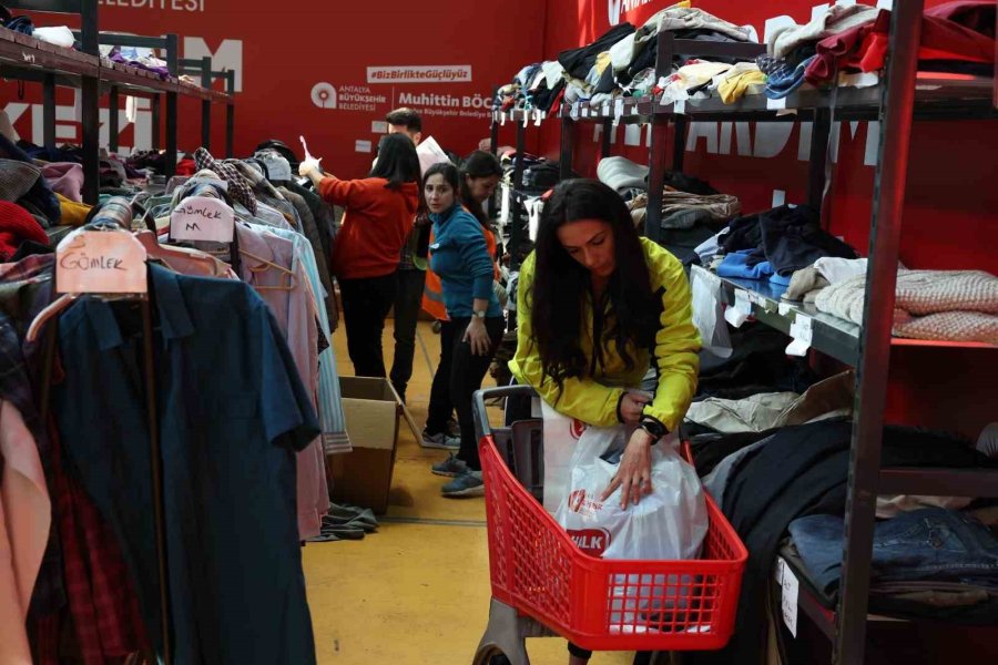 Cam Piramit Afet Yardım Merkezi Yaraları Sarmaya Devam Ediyor