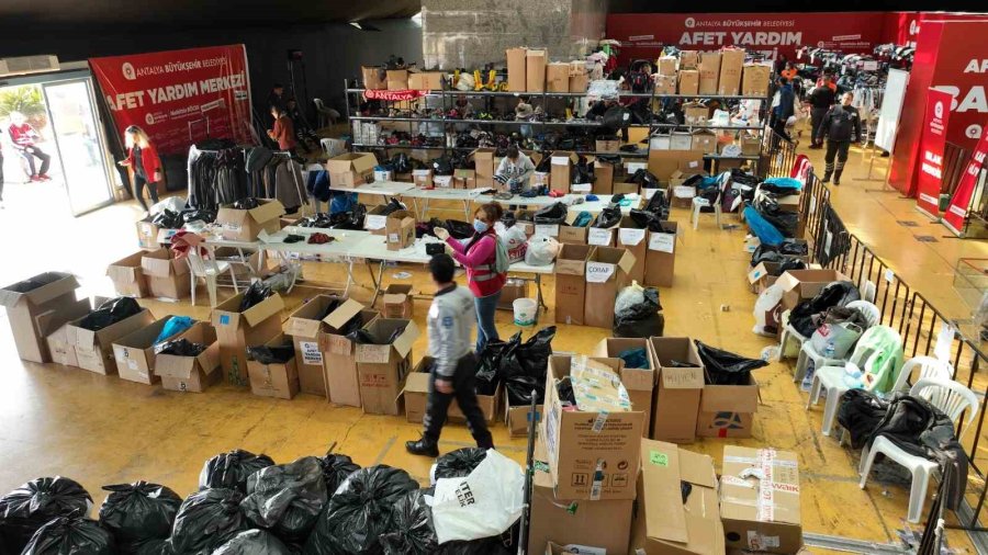 Cam Piramit Afet Yardım Merkezi Yaraları Sarmaya Devam Ediyor