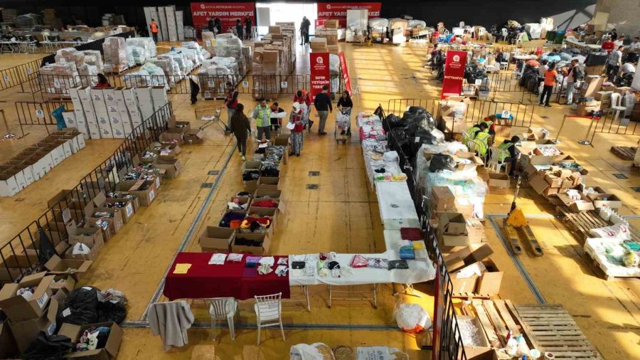 Cam Piramit Afet Yardım Merkezi Yaraları Sarmaya Devam Ediyor