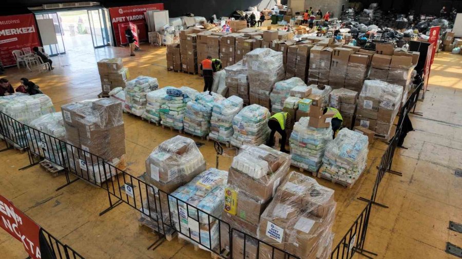 Cam Piramit Afet Yardım Merkezi Yaraları Sarmaya Devam Ediyor