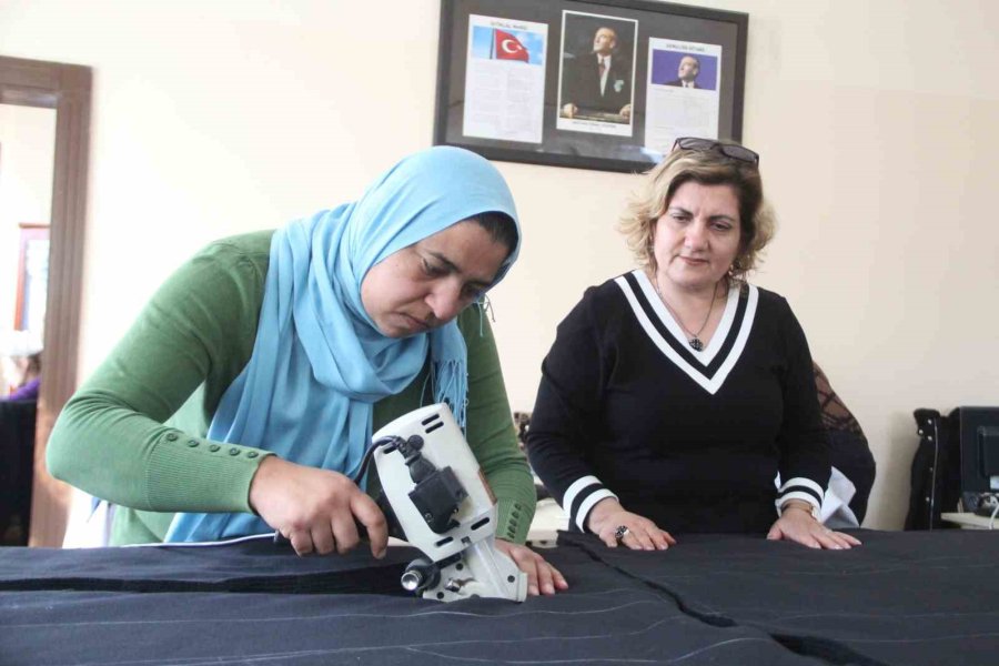 Olgunlaşma Enstitüsü Öğrencilerinden Deprem Bölgesine Polar Eşofman