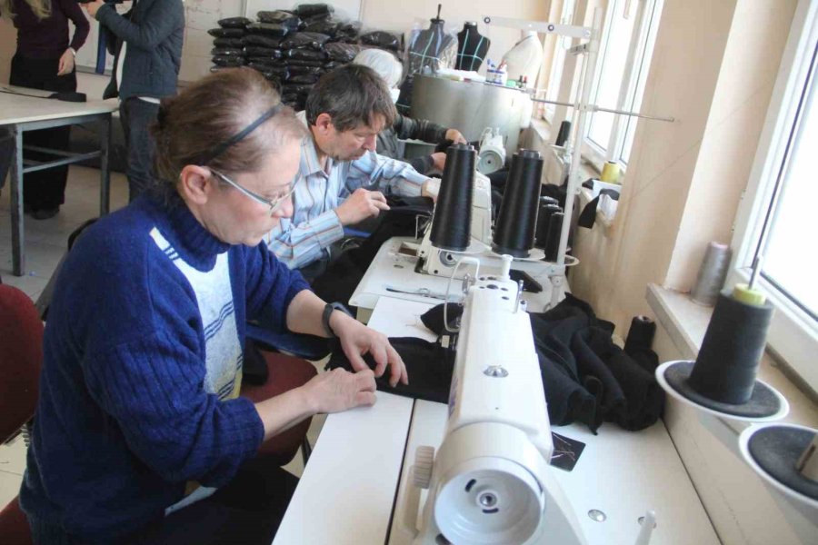 Olgunlaşma Enstitüsü Öğrencilerinden Deprem Bölgesine Polar Eşofman