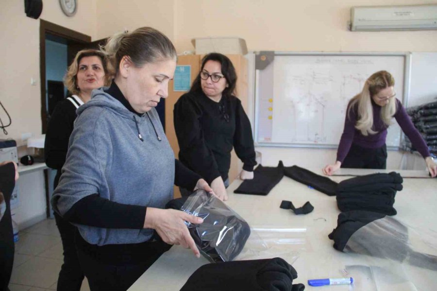 Olgunlaşma Enstitüsü Öğrencilerinden Deprem Bölgesine Polar Eşofman