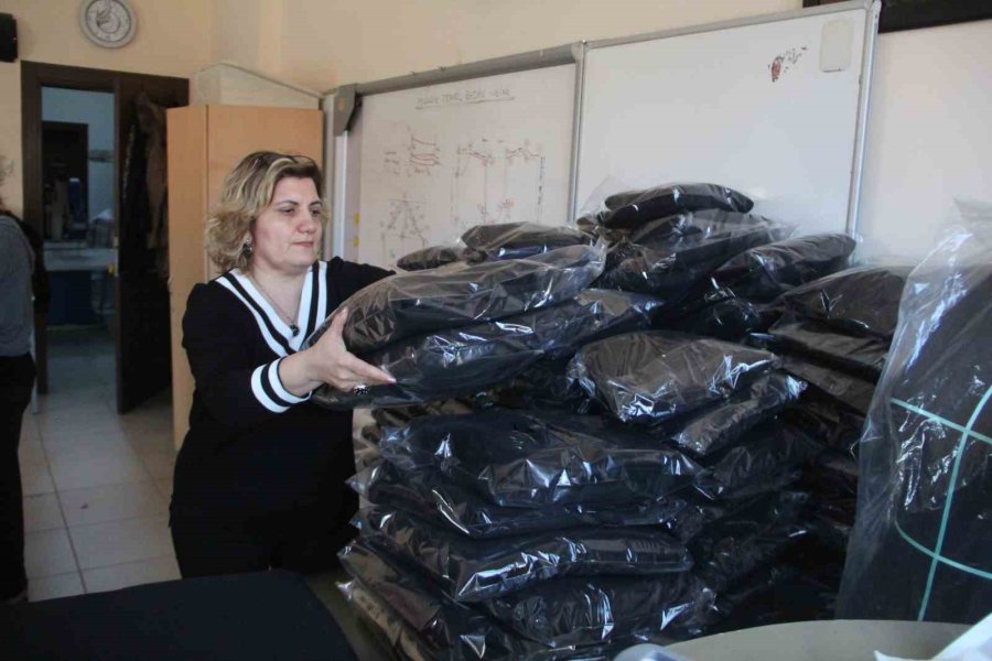 Olgunlaşma Enstitüsü Öğrencilerinden Deprem Bölgesine Polar Eşofman