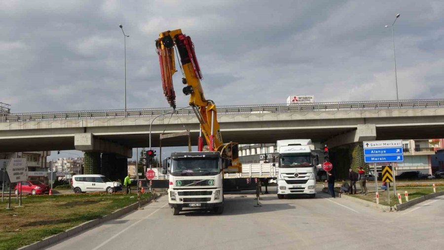 Tırın Dorsesi Çekiciden Ayrıldı, Facianın Eşiğinden Dönüldü