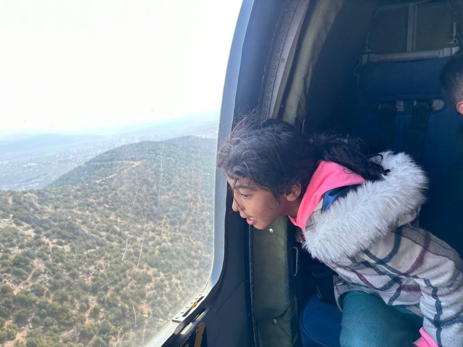 Bakan Kurum, Depremzede Çocukların Helikoptere Binme İsteğini Yerine Getirdi